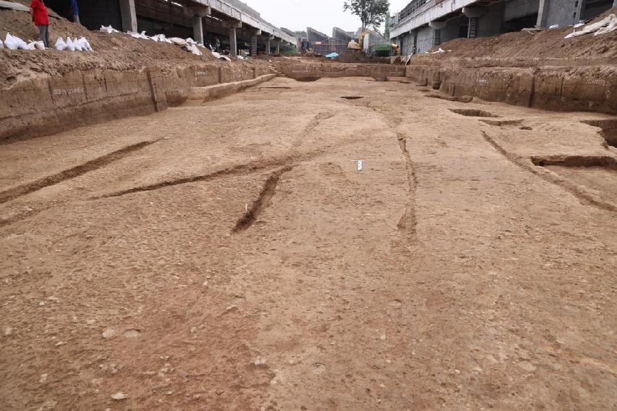 安阳殷墟新发现大型道路 洹河北岸道路系统初现