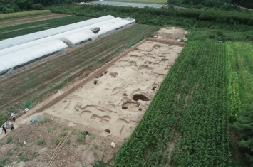 两千多年前的国家铸币工厂里发现大量古钱等遗物遗迹