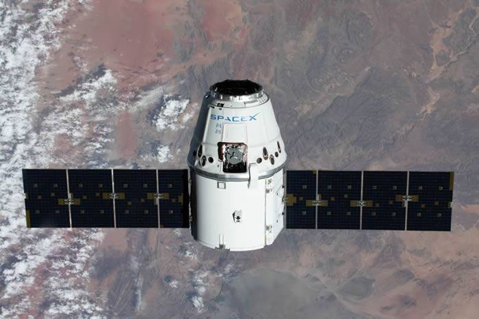 SpaceX“龙”号货运飞船成功和国际空间站分离返回地球