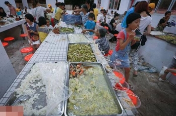 广西玉林素食节与荔枝狗肉节同日举行惹热议