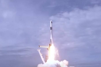 SpaceX的Crew Dragon太空船成功在“猎鹰9号火箭”失效的情况下安全返回地球