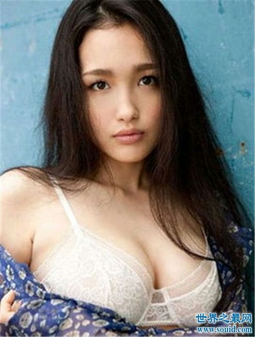 世界最小的女人，26岁长得像3岁的小女孩,还获得了吉尼斯纪录