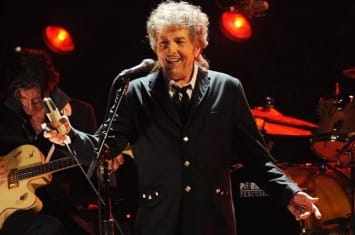 美国“摇滚民歌之父”卜戴伦（Bob Dylan）打破沉默接受诺贝尔文学奖