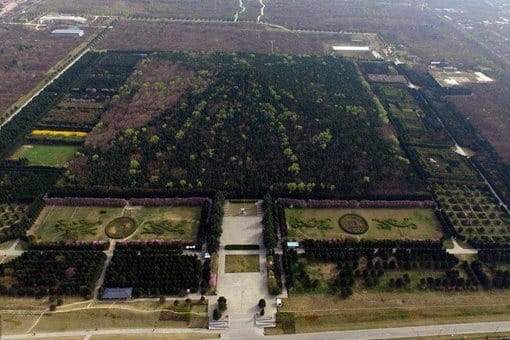 秦陵地宫那么大,上面的土不会压垮吗?