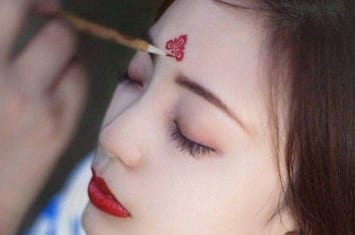 古人的花钿是什么?为什么古代女子都喜欢贴花钿?