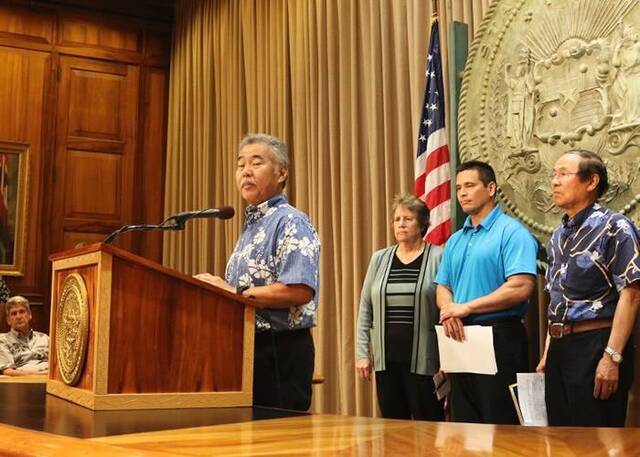 美国夏威夷最大巨型天文望远镜屡建不成 当局封路阻原住民示威