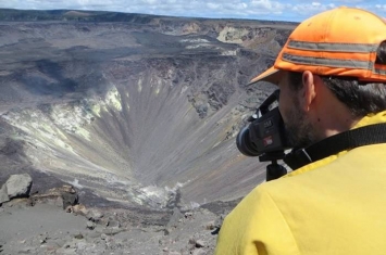 美国夏威夷基拉韦厄火山30年来首次停止喷发 哈雷茂茂火山口竟发现温泉