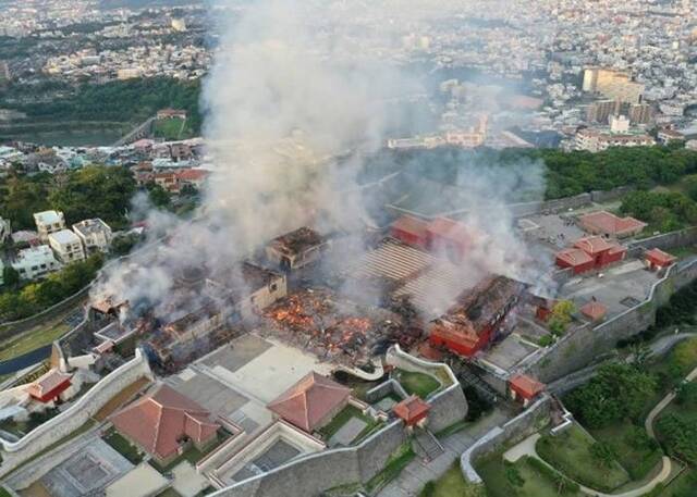 日本冲绳县那霸市的世界文化遗产首里城凌晨发生大火 正殿等7建筑物全烧毁