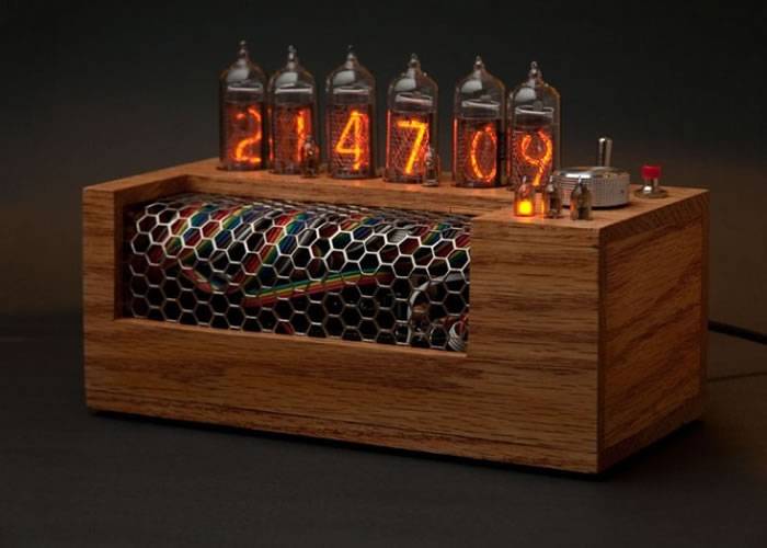 集古典与科技尖端于一身的磁浮试管钟Nixie Clock