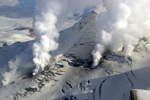 坦博拉火山爆发有多可怕?导致7万人,我国长江6月飘雪,云南人吃土