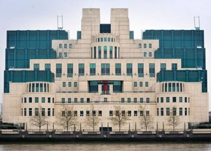 英国军情六处（MI6）处长证实《007》Q先生真有其人 但原来是女性